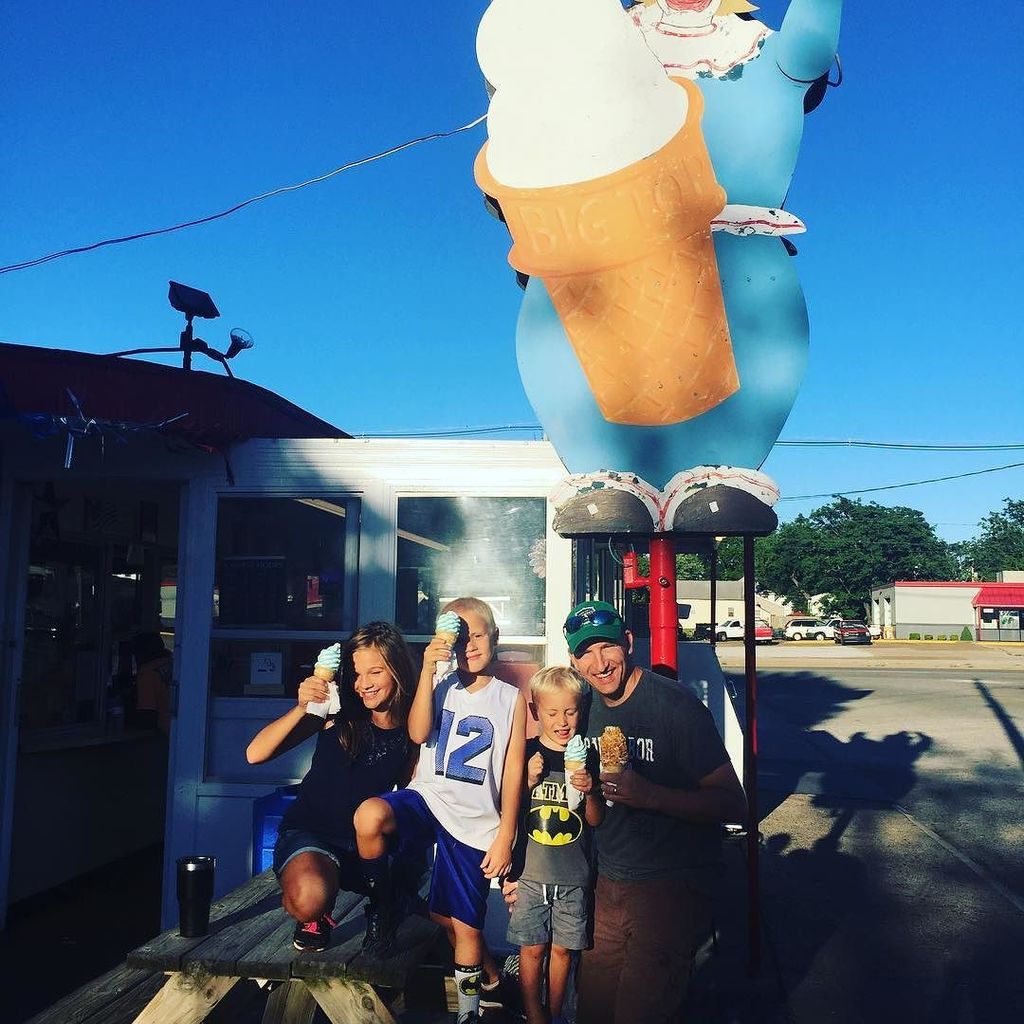 AndyGries's tweet photo. #EvansvilleAdventure #BigTopDriveIn https://t.co/VIkAStTlLL https://t.co/jC41A72NlD