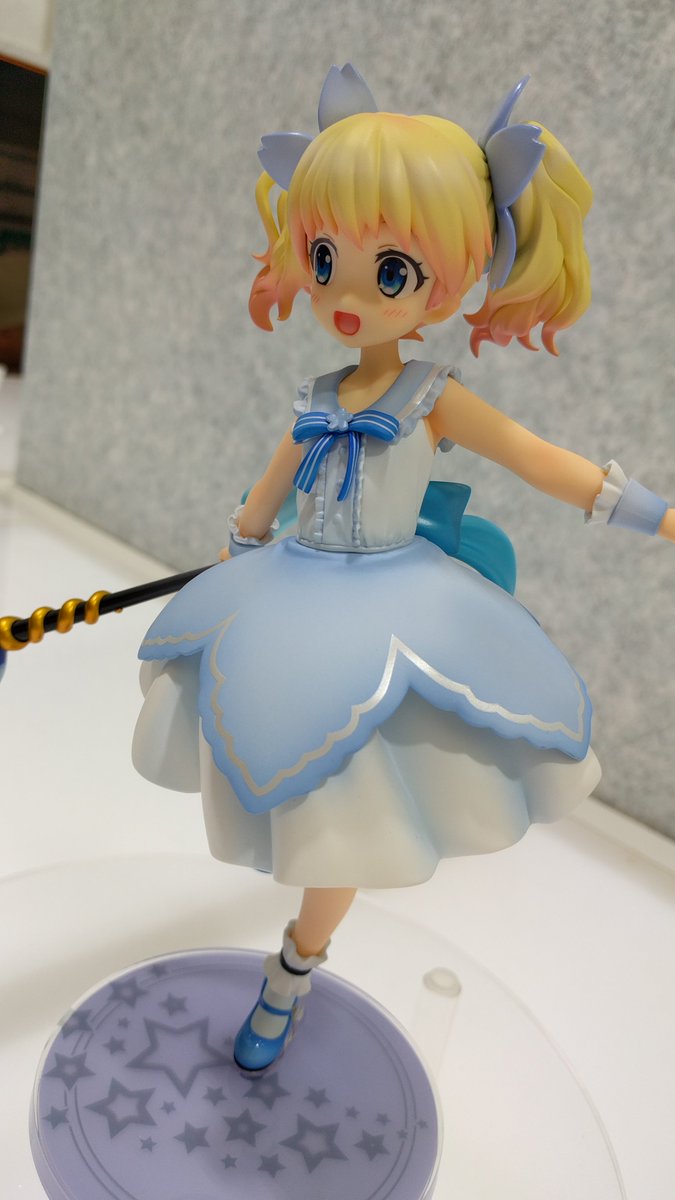 キューズq 本日の限定品その２ アリス カータレット イギリスバトルver イベント限定エクストラカラー アニメ ハロー きんいろモザイク イギリスバトル編 から 魔法少女風のスタイルがラブリーなアリスがイベント限定版で登場 明るいブルーの