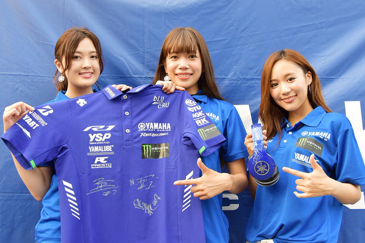 yamaha_race's tweet photo. #鈴鹿8耐 ヤマハSNSサポーター大作戦！ ファンブースの方で決勝ももちろんやっております！　ヤマハSNSにアクションして豪華グッズをゲットしてください。今日はヘッドホンやピットシャツなどを準備！　あなたもヤマハサポーターに！ https://t.co/pL3kZdw7MH