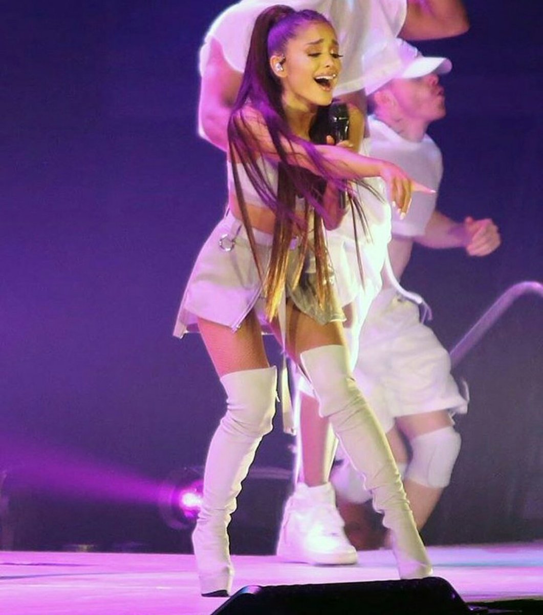 SweetGrandeNews's tweet photo. GOODNIGHT EVERYONE and #MyEverything #ArianaGrande #DangerousWomanTour https://t.co/boRm6uPftr