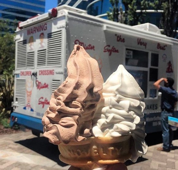 SofteeNorCal's tweet image. Double the fun when you get a double cone!! #SofteeNorCal #DoubleCone #MisterSoftee