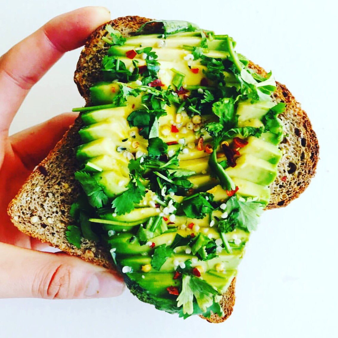 thecookapp's tweet photo. I'm calling it, avo on toast is the new national dish of Australia 👊🏻🥑🇦🇺💥😍🤣👊🏻 #avocado #Toast #Australia #ByronBay #NationalDish #EatWell https://t.co/3qxCP6lEZZ