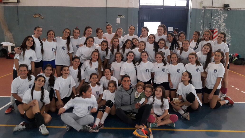 YasNizetich's tweet photo. Gran jornada de perfeccionamiento en mi amado club !!! Banco Nación! Gracias!!!! 😍 https://t.co/SB4DbUiN94