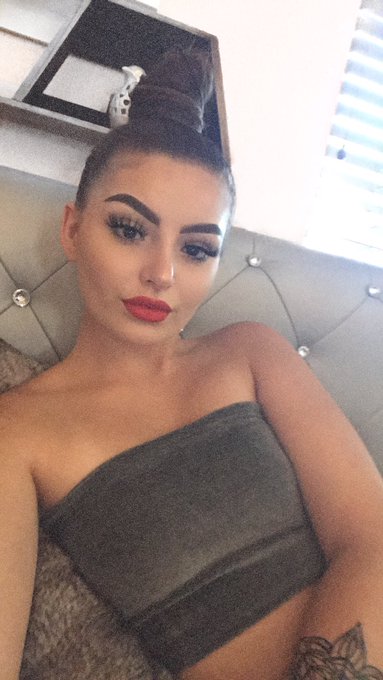 Can you believe I'm not wearing any foundation https://t.co/68I5yacK0D