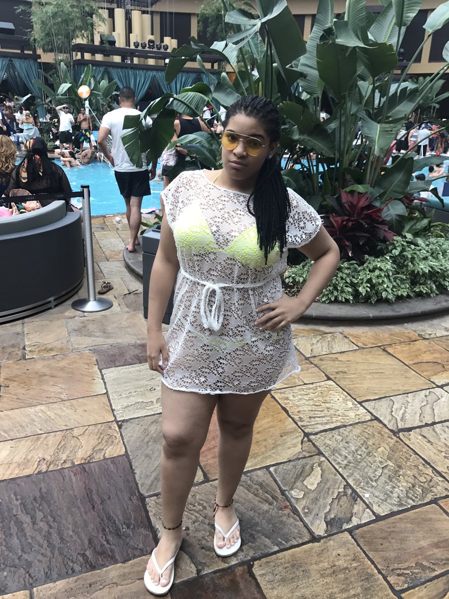 stephanymx3's tweet photo. #IndoorPoolParty ๐๐ https://t.co/wqBtVWpUhX