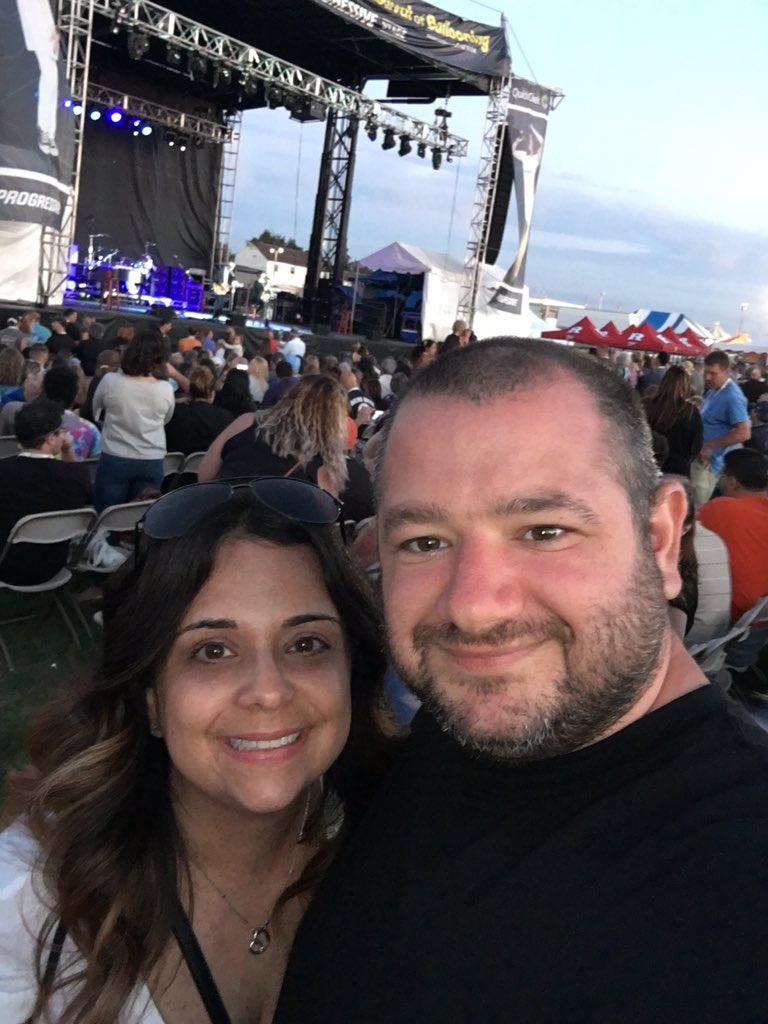 AKrupocin's tweet image. @ItsFlo Haning with #itsflo at the balloon festival. #progressive #quickcheck