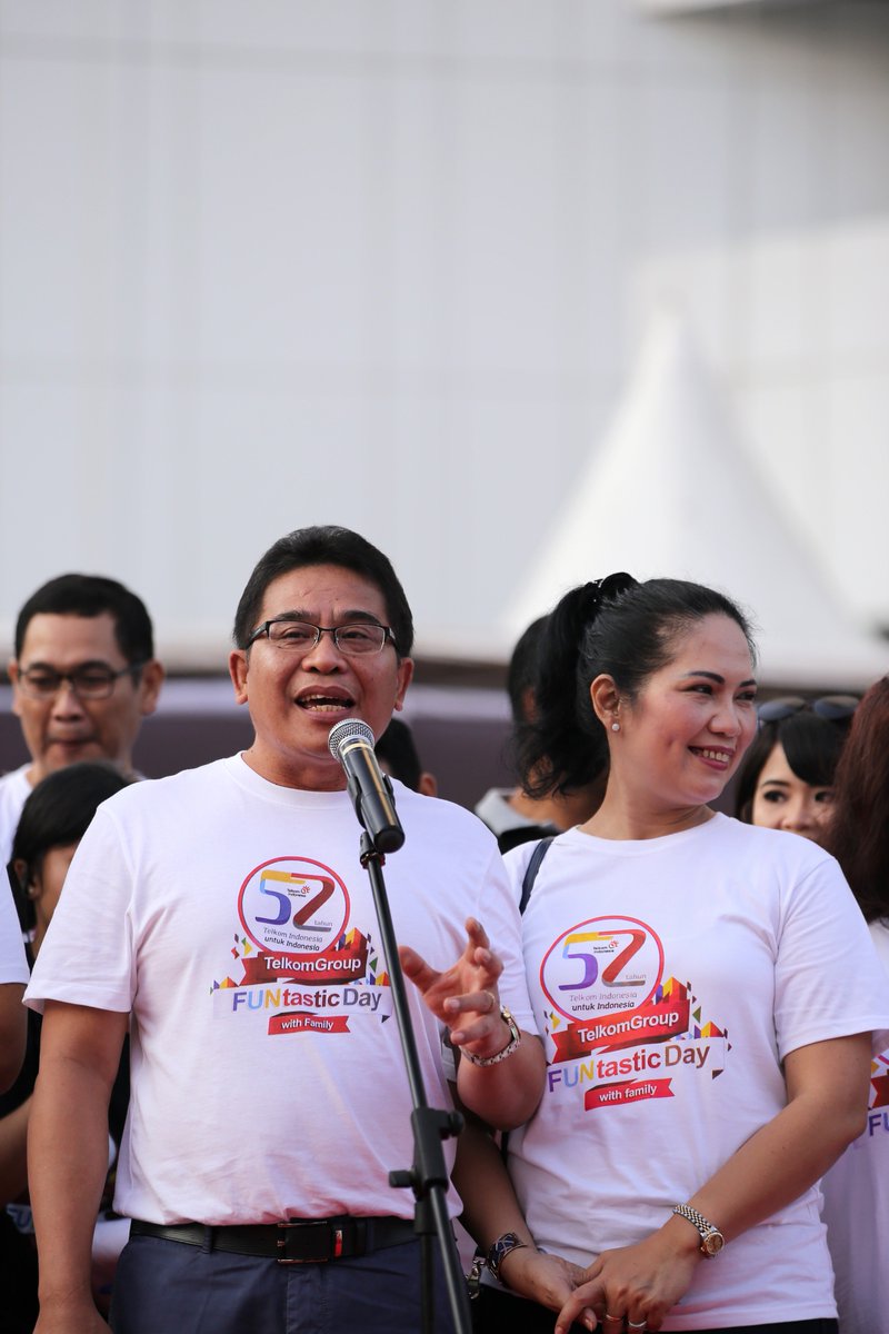 TelkomIndonesia's tweet photo. Bpk. Alex J. Sinaga selaku CEO Telkom memberi dorongan semangat melalui kata sambutan kepada seluruh peserta #AyoBerjalan FUNtastic Day https://t.co/gmTd3cDNfE