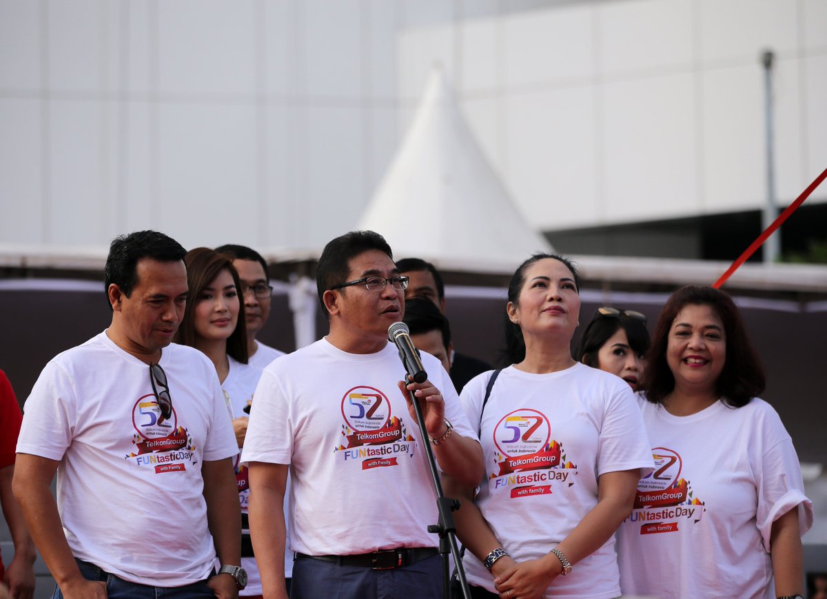 Bpk. Alex J. Sinaga selaku CEO Telkom memberi dorongan semangat melalui kata sambutan kepada seluruh peserta #AyoBerjalan FUNtastic Day