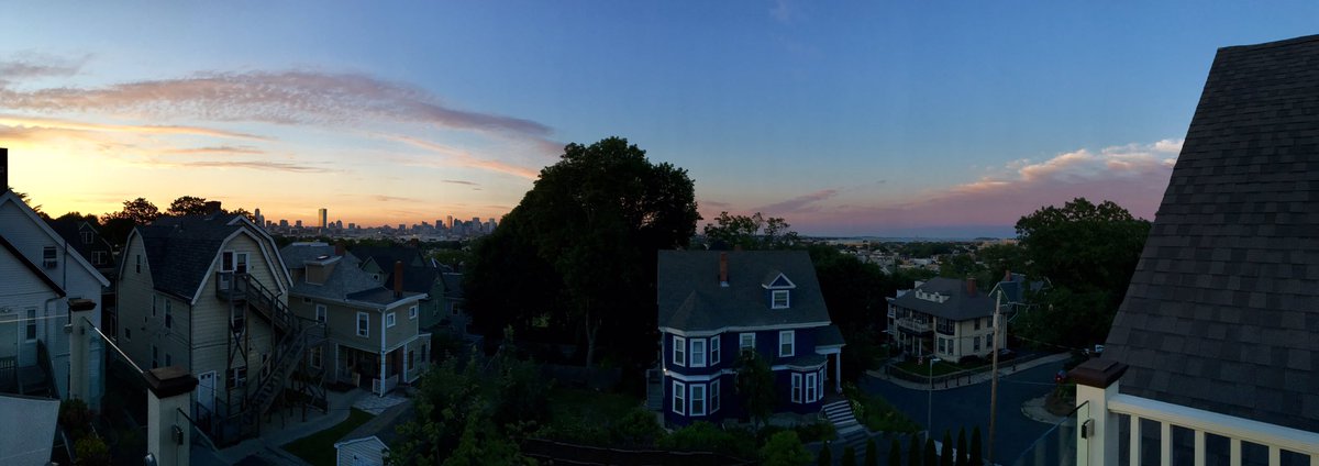 Gr8Spaces's tweet photo. Tonight's #sunset from Jones Hill in #Dorchester #MotherNature #Boston #greatspaces @wcvb #clouds @universalhub @NancyWCVB #Panorama https://t.co/WoRlc58mmK