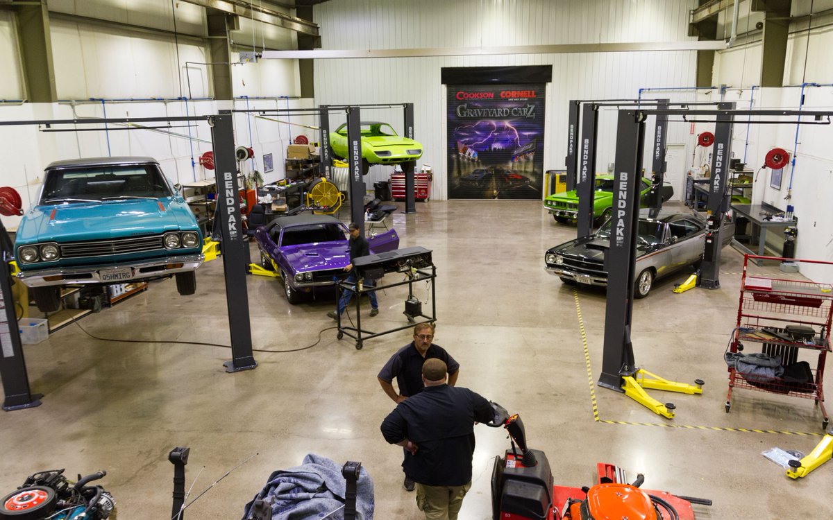 graveyardcarz's tweet photo. What would your dream garage look like? #moparornocar #graveyardcarz https://t.co/MNhM8riS0W