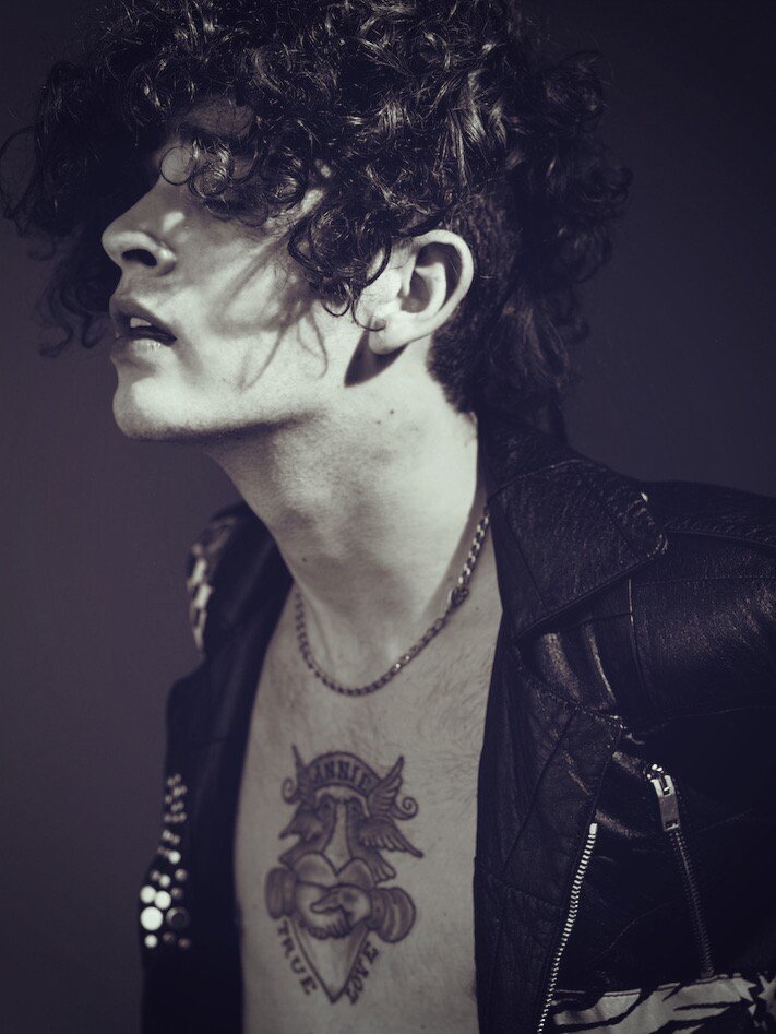 × [ well tell me your confessions baby what's the worst baptise in your thighs til' it hurts 'cause I'm about to take you back to church ] ×