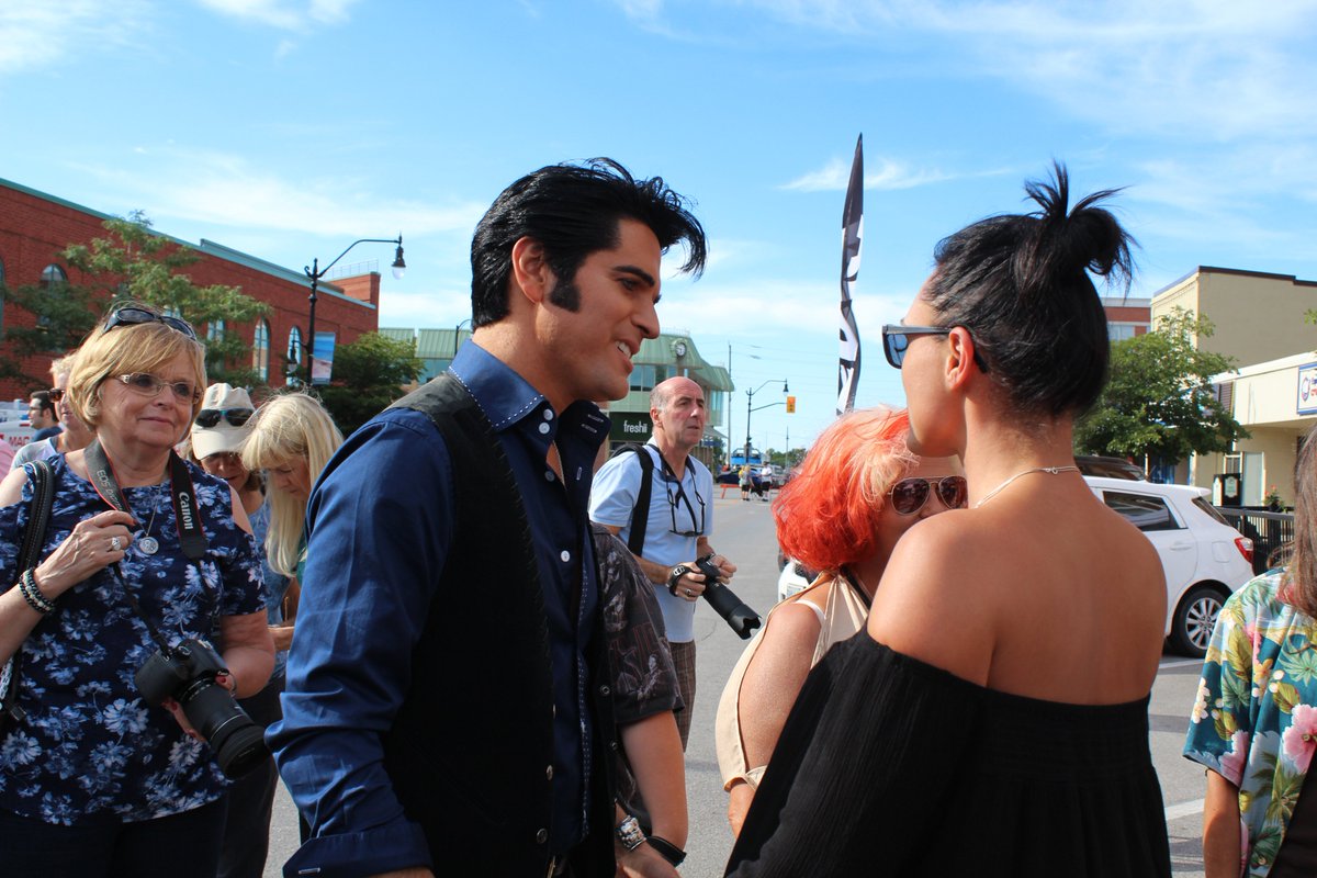 letsdiscoverON's tweet photo. Behind the main stage is the place to meet + take pics with your favourite Elvis Tribute Artist at #CWoodElvisFest.  #Collingwood #Elvis https://t.co/zURiehs3Aj