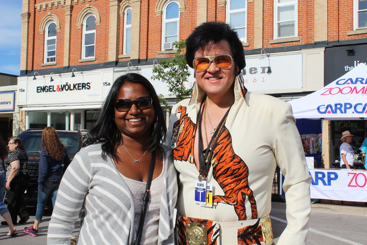 letsdiscoverON's tweet photo. Behind the main stage is the place to meet + take pics with your favourite Elvis Tribute Artist at #CWoodElvisFest.  #Collingwood #Elvis https://t.co/zURiehs3Aj
