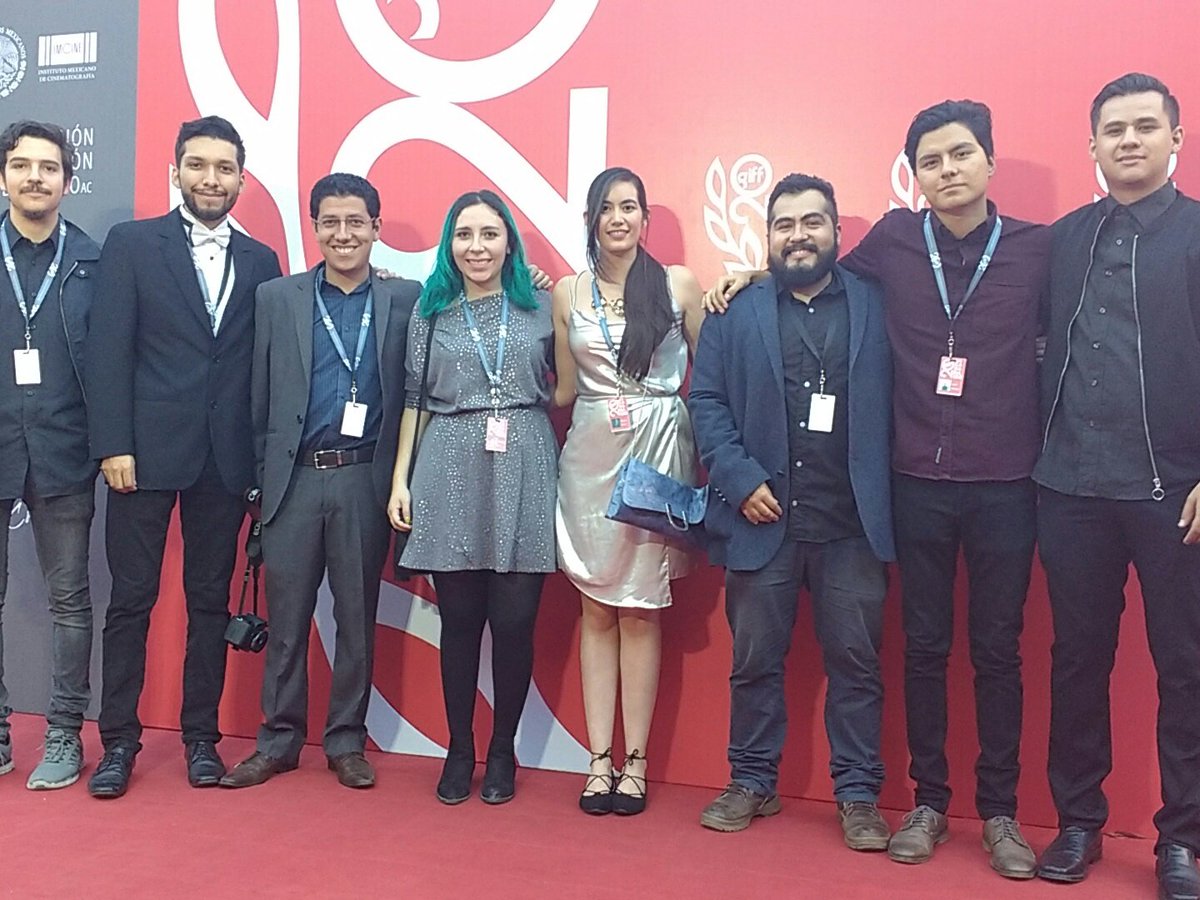 giffmx's tweet photo. Los chicos de @Exodoc2 @CoroneoDocument @rudisimogiff llegando a la Alfombra de clausura #GIFF2017 https://t.co/m5TckGJyHi