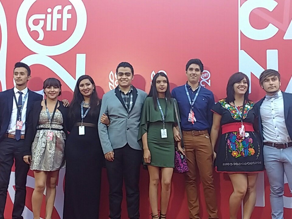 giffmx's tweet photo. Los chicos de @Exodoc2 @CoroneoDocument @rudisimogiff llegando a la Alfombra de clausura #GIFF2017 https://t.co/m5TckGJyHi