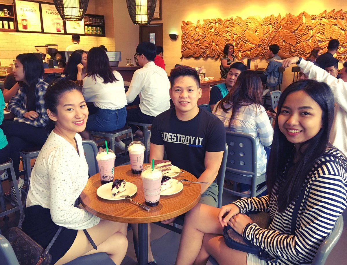 surgeonLRM's tweet photo. With this 2 pretty ladies https://t.co/GcqQqxXrlE