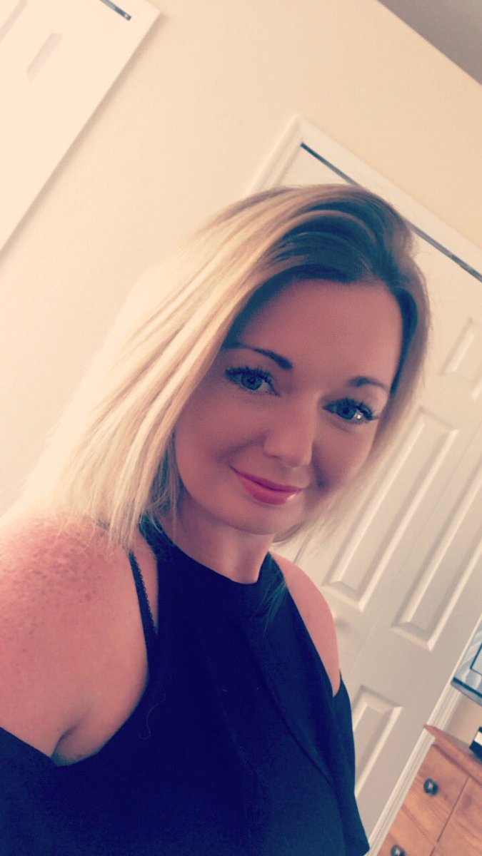 vicmcm88's tweet photo. After looking like Gareth bale for a fortnight it's nice to straighten my hair #thehumidity #messyhair https://t.co/mvknRR5kLt