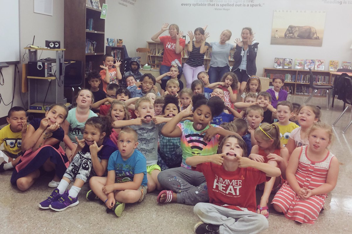 KStewart_KSD's tweet photo. Dot Art with the grade 1-4 students! #teamteaching #summerheatfun @SSSummerHEAT https://t.co/DChnRe90D1