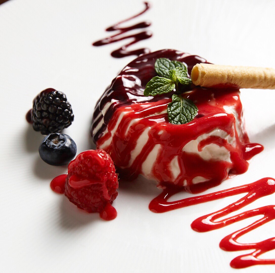 ViaVenetoSM's tweet photo. Perfect for when your sweet tooth hits after dinner, treat yourself this Saturday night. https://t.co/5HFgXEs9Zq