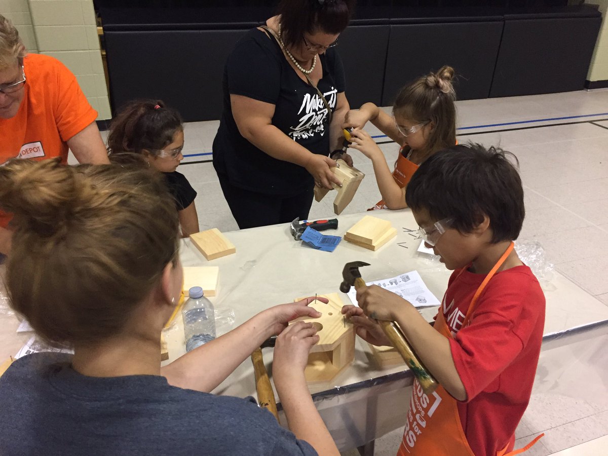 KStewart_KSD's tweet photo. Thank you @HomeDepotCanada!! We had so much fun building bird houses! #dsbnsummerheat @SSSummerHEAT https://t.co/EuEZCn1q2n