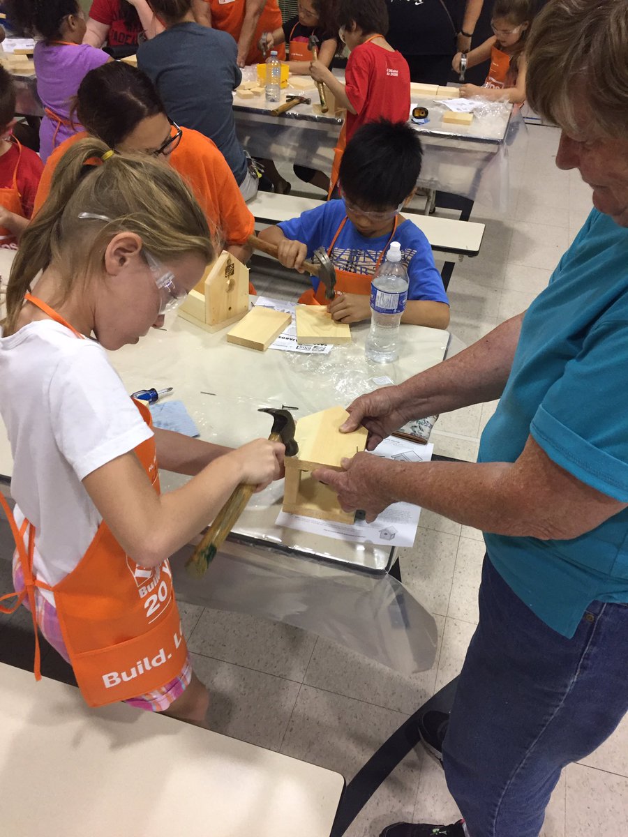 KStewart_KSD's tweet photo. Thank you @HomeDepotCanada!! We had so much fun building bird houses! #dsbnsummerheat @SSSummerHEAT https://t.co/EuEZCn1q2n