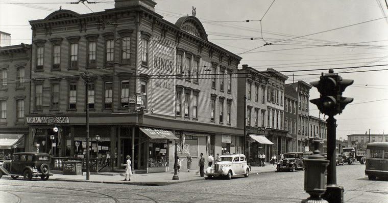 ftnypl's tweet photo. Graham and Metropolitan Avenues, Brooklyn, New York https://t.co/EFxcAnQ0UI https://t.co/EB8HD0kNdc