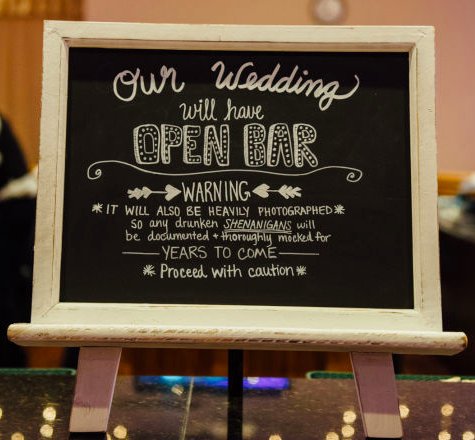 WeddingWire's tweet image. 15 Funny Wedding Signs That Will Make Your Guests *LOL* {@BradleyImages} ow.ly/zQqS30dUgQO