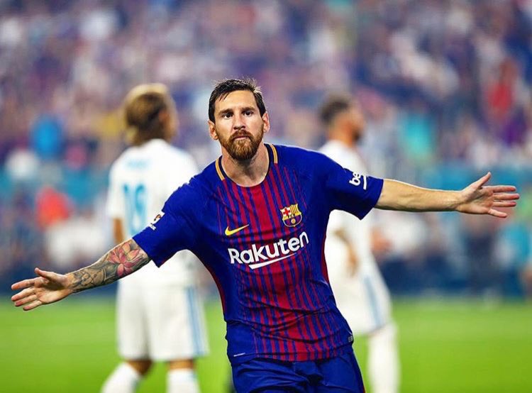 nadjib__fcb's tweet photo. جلدهم في الصيف الخريف الشتاء الربيع الكوبا الليغا الابطال السوبر الودية الكامب نو البيرنابيو امريكا مراهق اعزب متزوج باللحية بالشعر الاشقر 😭 https://t.co/zKKaJQF25L