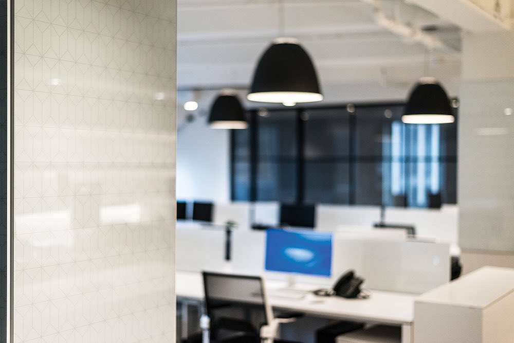 iands_design's tweet photo. .@CarvartGlass let's the activity of its new NYC studio and headquarters relay the brand’s story. https://t.co/I7iEbAVIcS https://t.co/mkoyFheRQb
