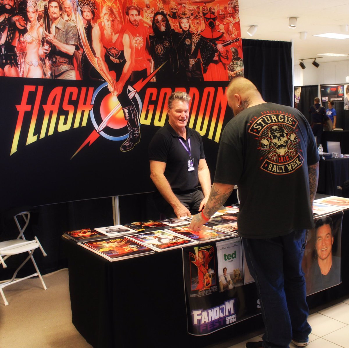 camsixteen's tweet photo. Welcome to Louisville @RealSamJJones. Savior of the universe. #fandomfest2017 #flashgordon #deathtoming https://t.co/ioLGDGrTPc