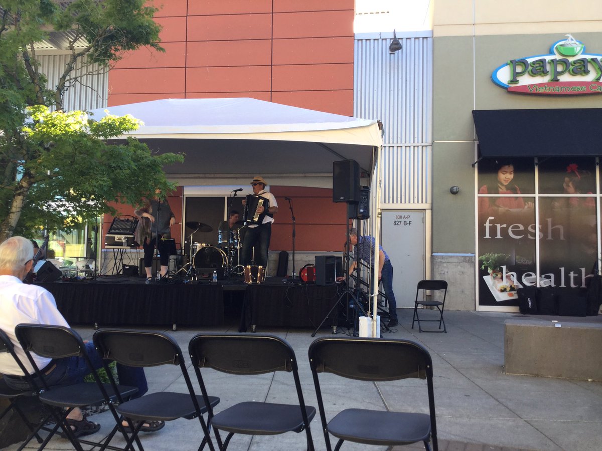 Zydeco Rex begins performing in 20 minutes! Get ready to feel like you are in Louisiana with classic Cajun music tonight!