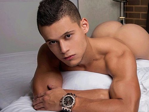 #Gaymuscle #gaycam Ronnie Lopez Eye-Candy at https://t.co/zDbZsDyOz5! https://t.co/5cTt0X45q9