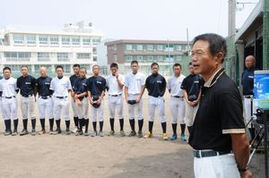 徳島新聞 鳴門渦潮の高橋広前監督 早大監督 がナインを激励 T Co Y3n4q2hhzd 高校野球 徳島 鳴門渦潮高校 高橋広 早稲田大学野球部
