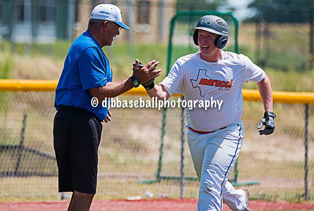 DonaldJBoyles's tweet photo. #PODingers #HomeRun #TwoRunShot Ryan Stovall #2017SummerBaseball @MarucciEliteATX https://t.co/1fNPswLCBR