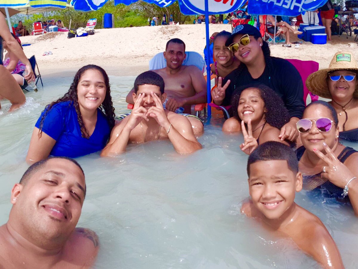 vilmarieav's tweet photo. En una playita de las tantas de mi Islita!🌊🌴🌤🇵🇷 #Tropicaleo #PR #CaboRojo #PR #FamilyFirst #CombateBeach https://t.co/CFgemKGrLD