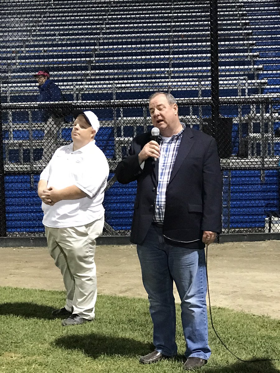 MmwsSocial's tweet photo. The Honorable Mayor Neil O'Leary (@MayorOLeary) congratulating all of the teams for a great tournament. #MMWS17 https://t.co/ORsmi49edj