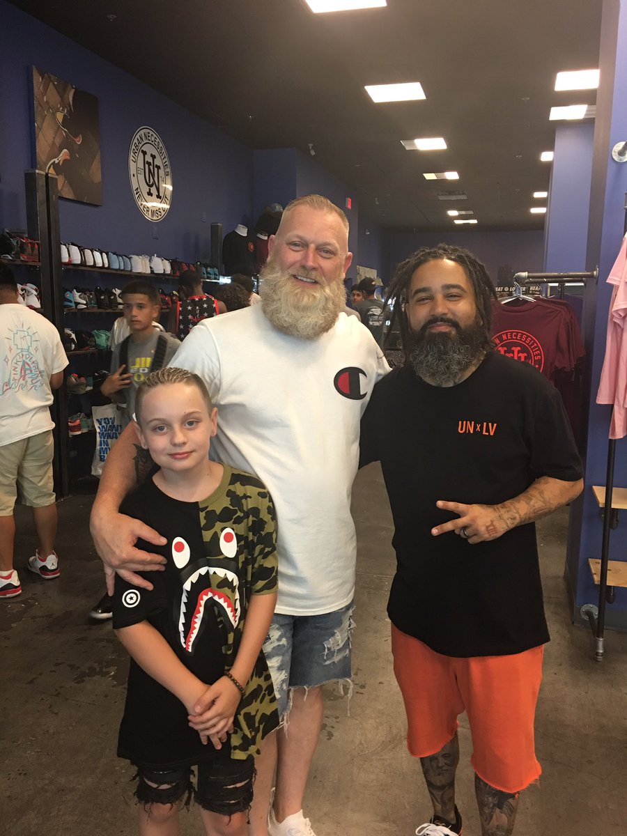 _barber_j's tweet photo. the homie @twojskicks showed much love today!! Thanks for the hospitality fam.. https://t.co/8m4C6V1s6u
