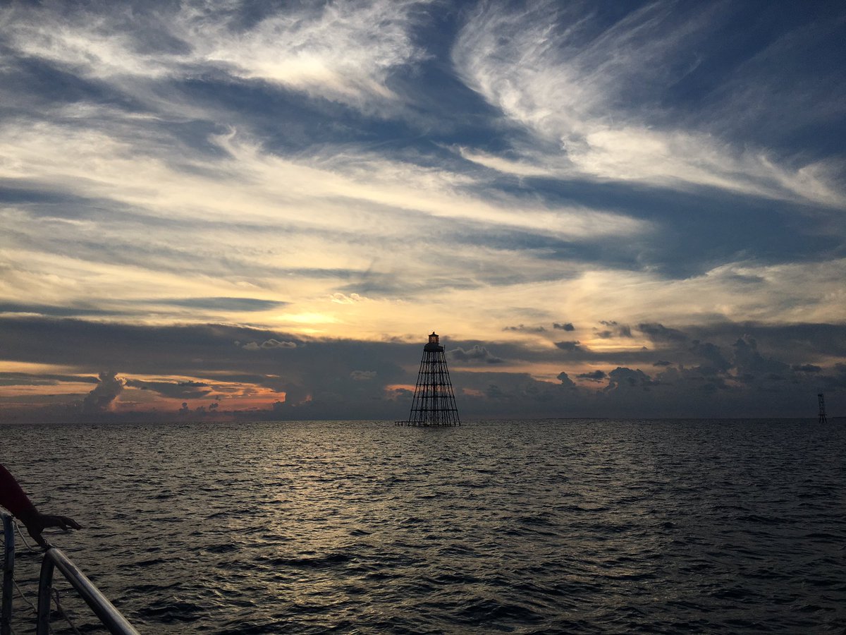 _carosalermo's tweet photo. I finally got my sunset over the water and it was absolutely breathtaking 🌅 https://t.co/IFaq83GSyz