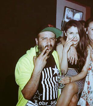 Maril_ync's tweet photo. Felicidades al mejor babex de todo el planeta, amigo te quiero muchísimo, gracias por siempre estar. 💕 @R_U_D_O #Clubdesolteros https://t.co/D7n7QIW9tx