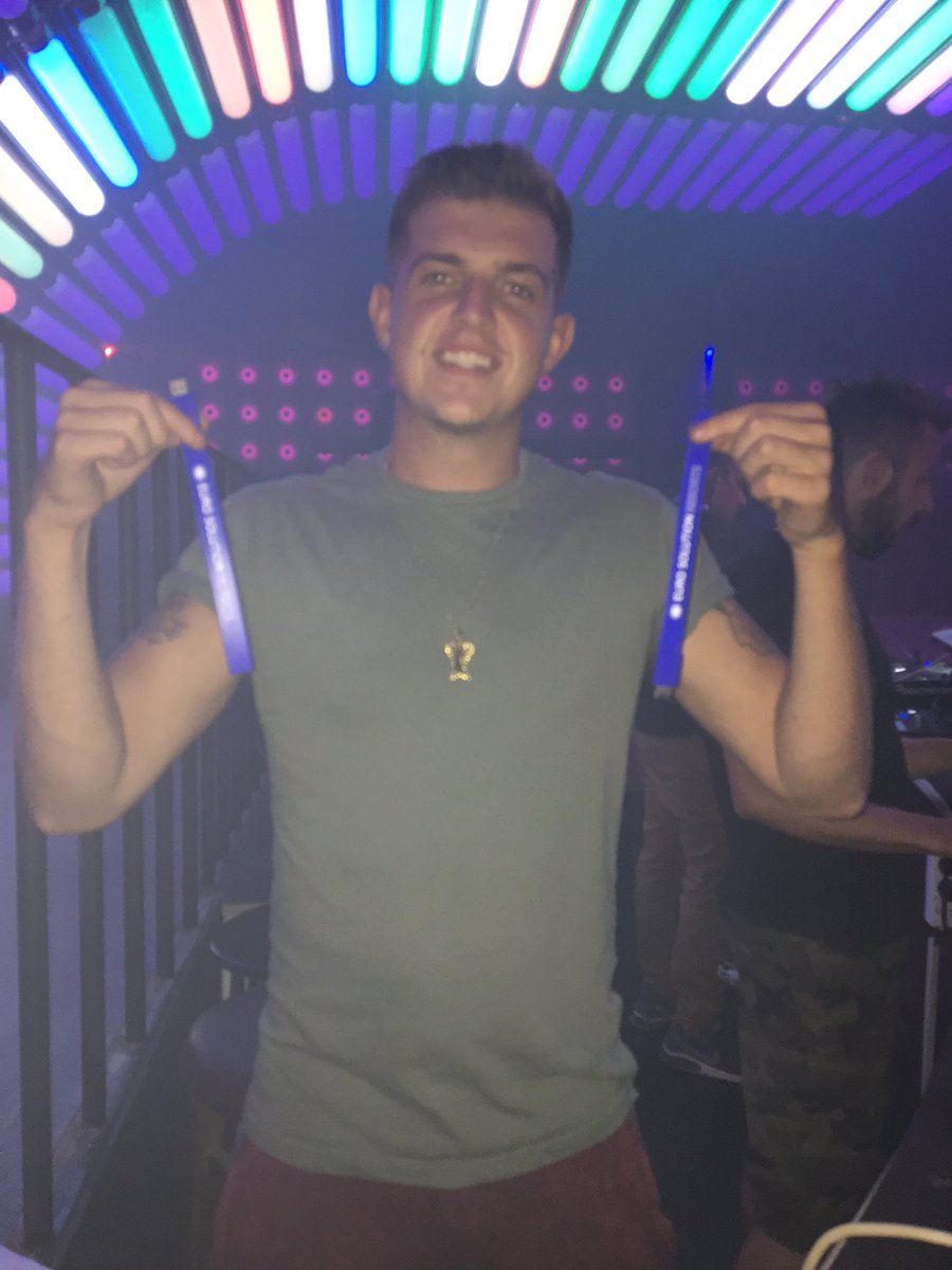EuroSolutionRes's tweet photo. @djpyb receiving his #promos @rescueclubzante https://t.co/zojrgsbsAj