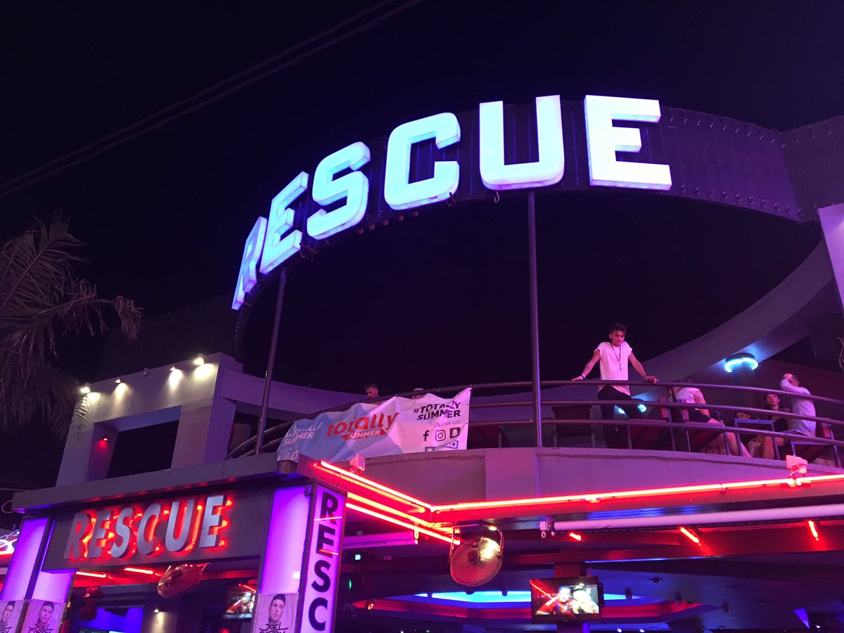EuroSolutionRes's tweet photo. @djpyb receiving his #promos @rescueclubzante https://t.co/zojrgsbsAj