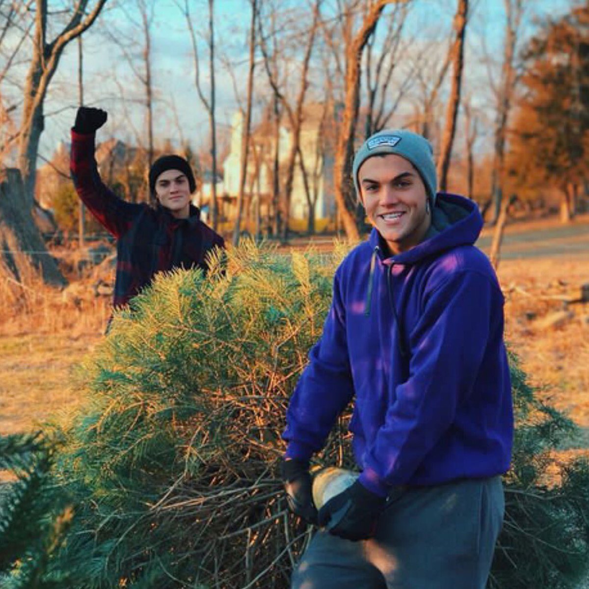 vortexdolan's tweet image. Would you rather: be the girl Grayson thinks is hot or the girl Ethan falls in love with?