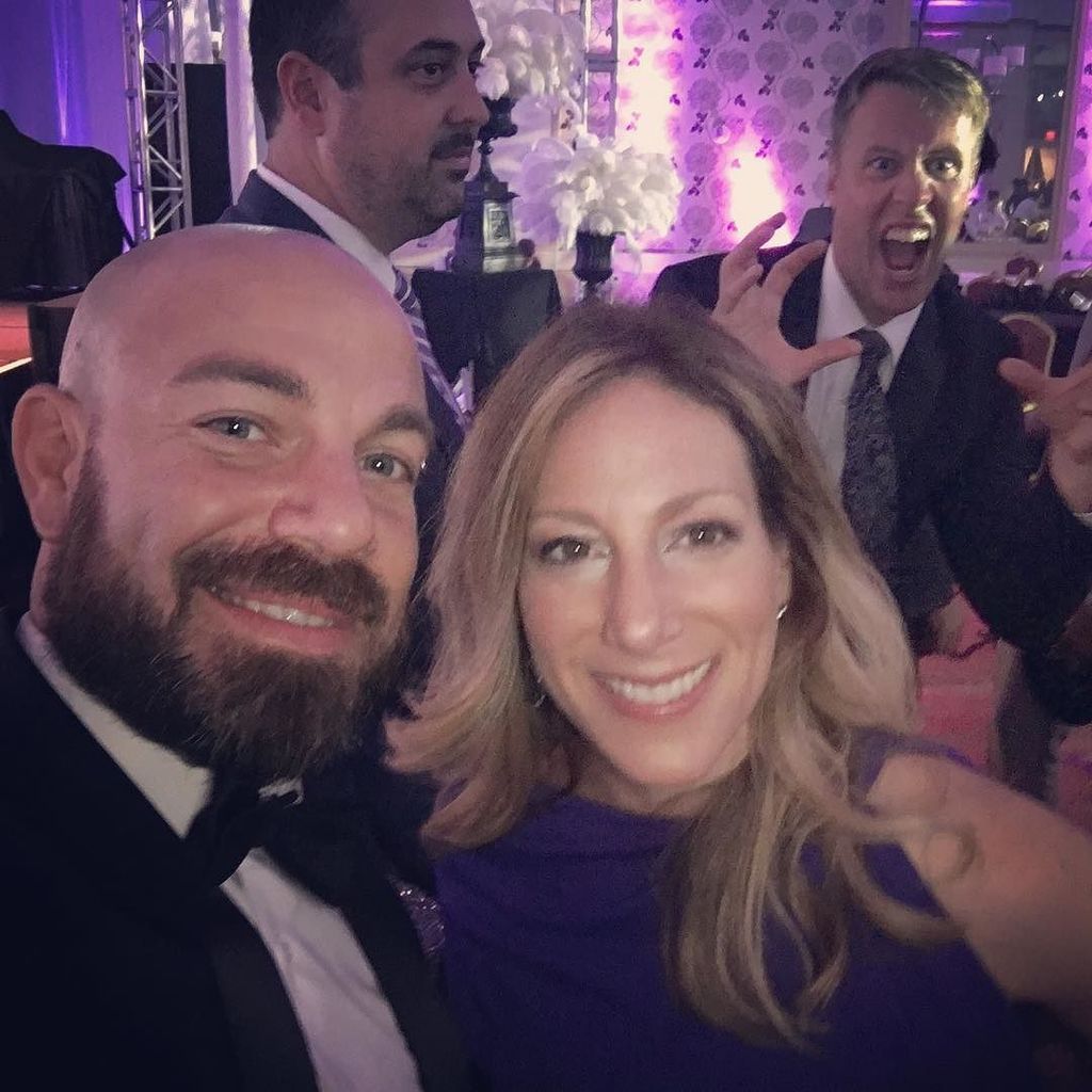 DamianDazz's tweet photo. The #Kodiak 🐻#Photobomber
#Gone2NatCon https://t.co/0jZivlYYm2 https://t.co/GQJ87SNGo3