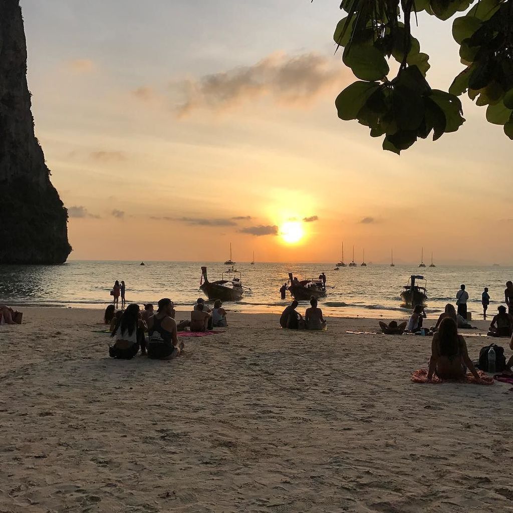 Houstonites's tweet photo. Sunset at Railay Beach, Krabi, Thailand! #railaybeach #krabi #netgeotravel #iphonephotography #thailand #amazingth… https://t.co/lBnOhrbu8E https://t.co/FwlfKyAaFt