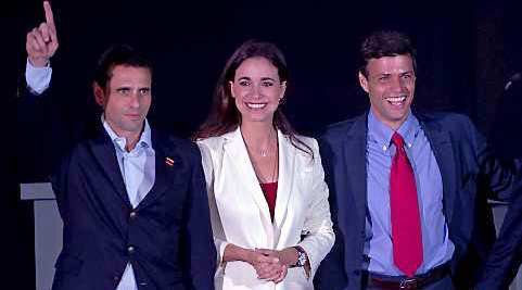 gracielarequena's tweet photo. Hoy tuvimos la alegría d verlos juntos en esta hora menguada.¡Unión y fuerza, venceremos! @MariaCorinaYA @hcapriles @leopoldolopez https://t.co/G6N4QRfpAS