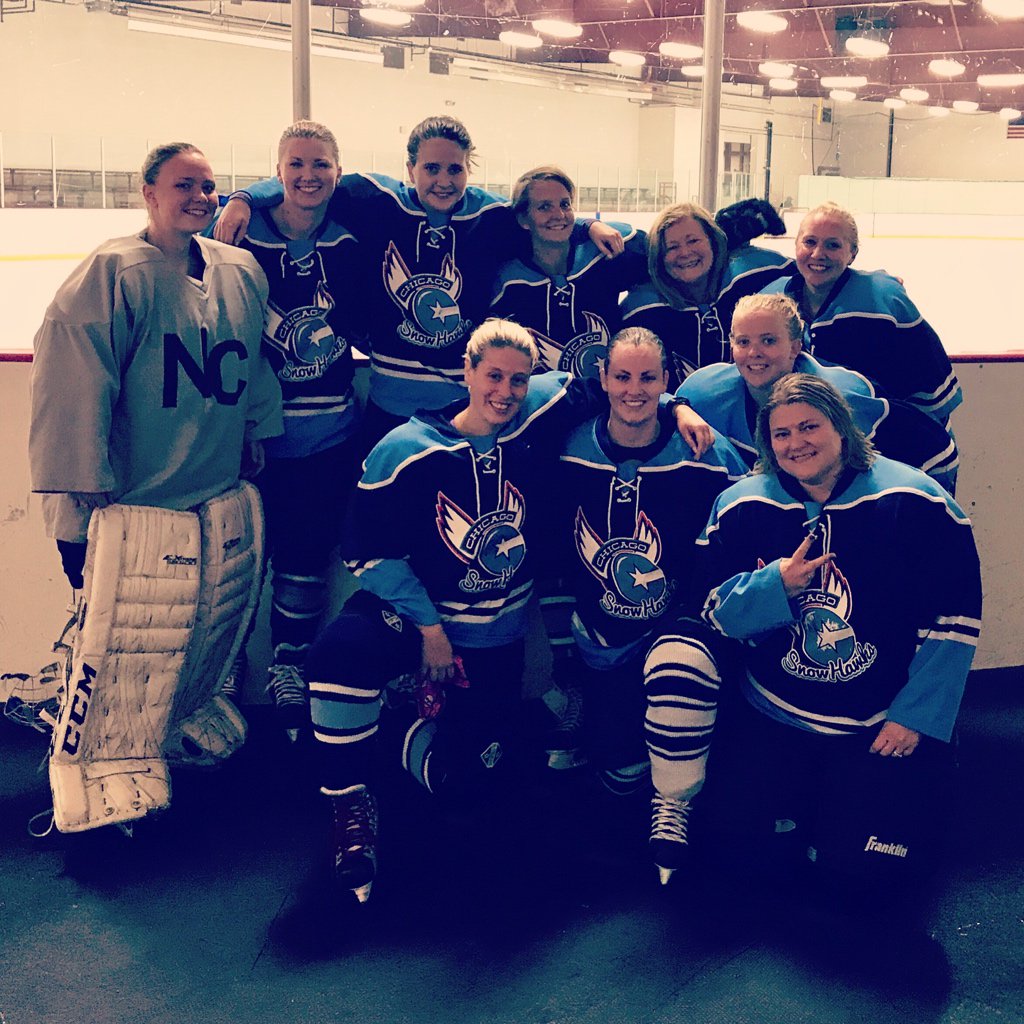 ChiSnowHawks's tweet photo. So ends another #puckcancer tournament w/ these beauts 🥅🏒 #womenshockey #hockey #chicago https://t.co/Dq7hfaWJ9v