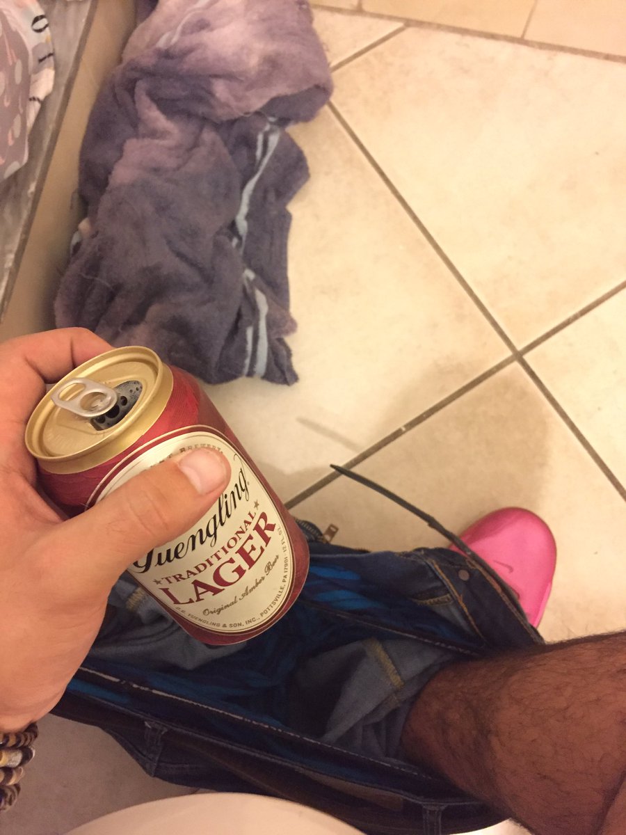 ThisIsZEN_'s tweet photo. Real friends bring you a Beer when you're taking a shit @Lechuga____ #ShowMeYourColdOneChallenge @PostMalone https://t.co/CeFuLHHfp6