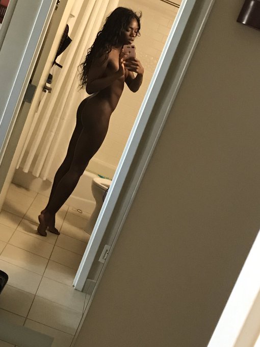 2 pic. I love traveling cause hotels have nice selfie mirrors https://t.co/2BlTnPvdv7