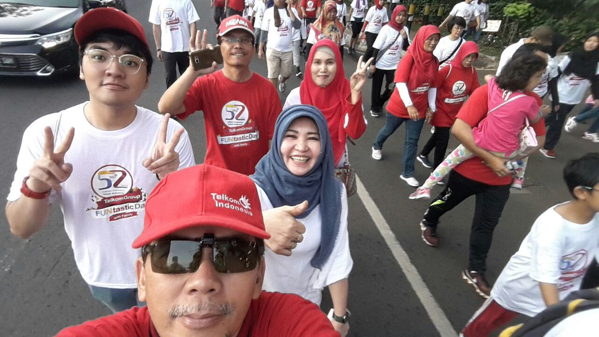 Bugar bersama #TelkomFuntasticDay. #AyoBerjalan untuk membangun bangsa.