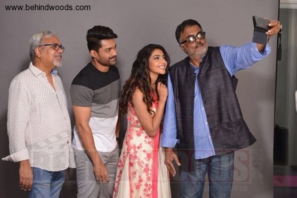 behindwoods's tweet photo. #JuniorNTR attends the pooja of #Jayandra - #NandamuriKalyanRam Project
https://t.co/HR2OCypxW7 https://t.co/5Aycqsn0mF
